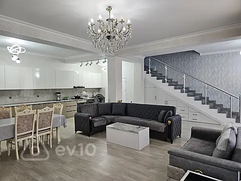 Satılır 4 otaqlı həyət evi 200 m²
