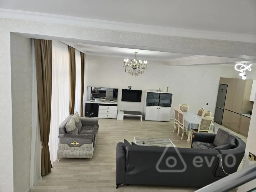 Satılır 4 otaqlı həyət evi 200 m²