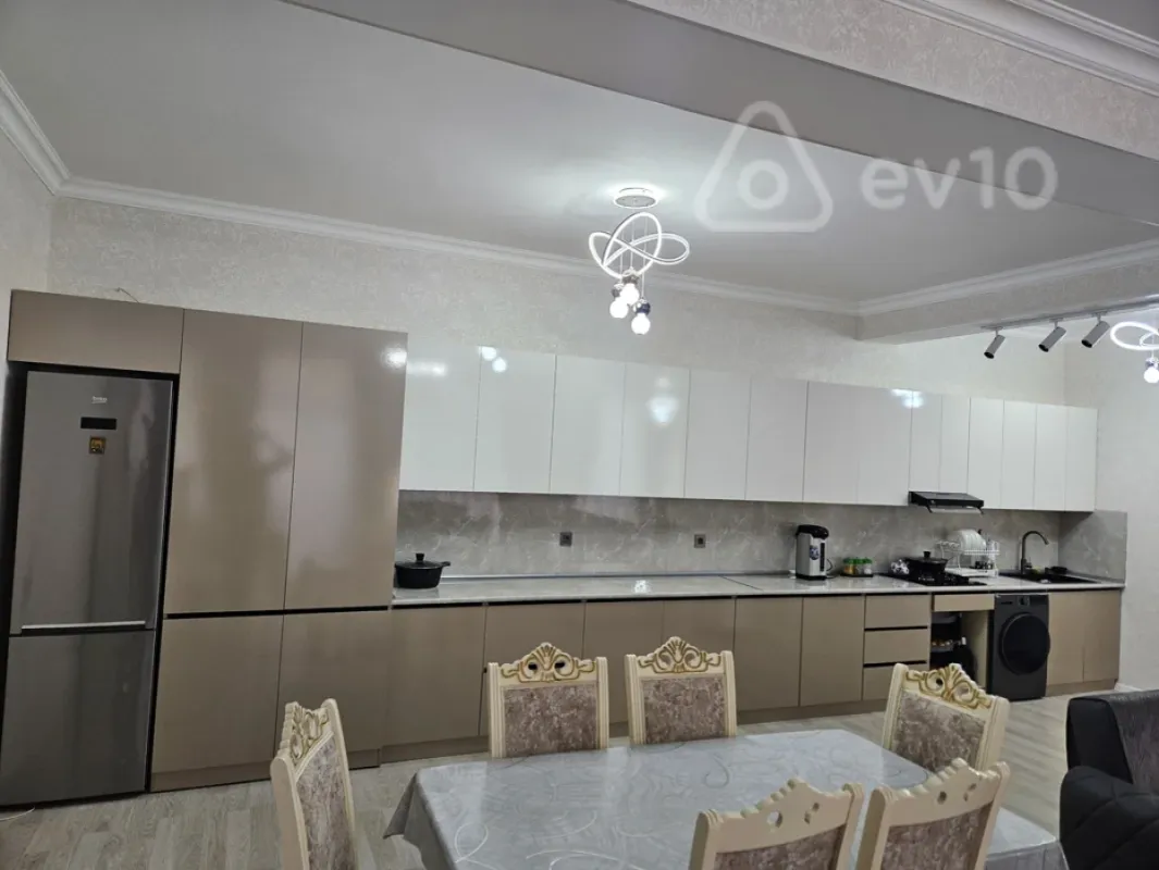 Satılır 4 otaqlı həyət evi 200 m²
