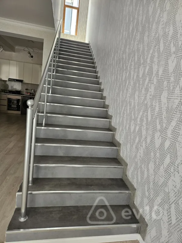 Satılır 4 otaqlı həyət evi 200 m²