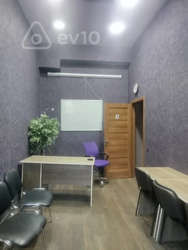 Kirayə verilir 5 otaqlı ofis 110 m²