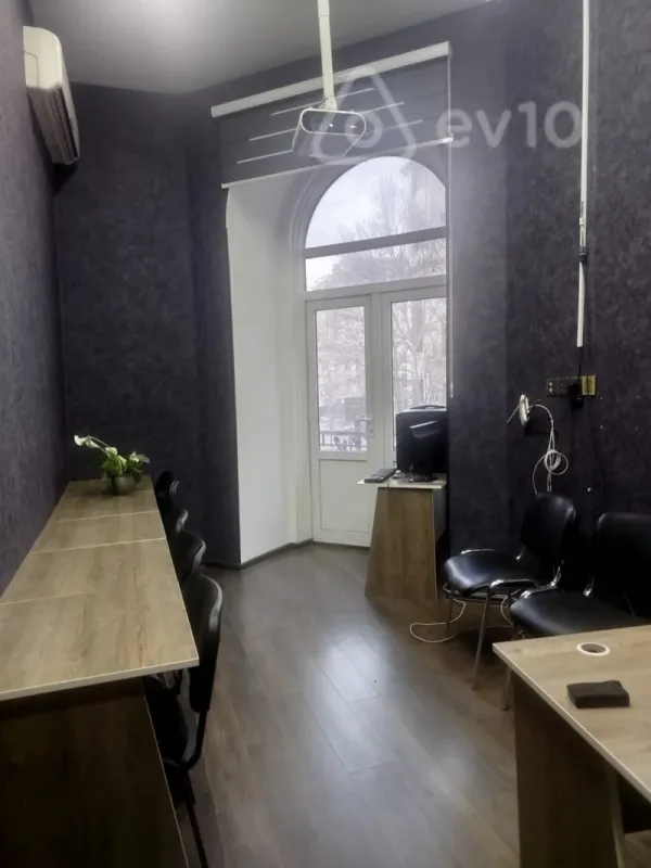 Kirayə verilir 5 otaqlı ofis 110 m²