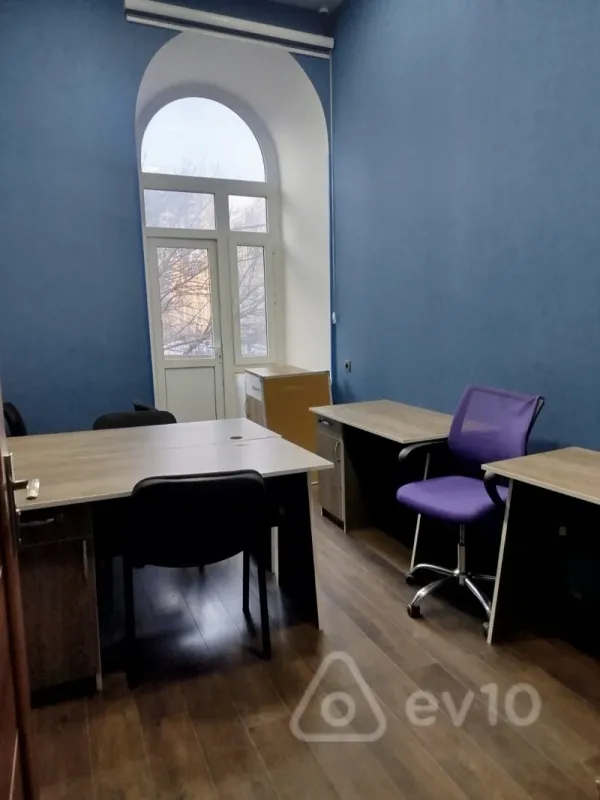 Kirayə verilir 5 otaqlı ofis 110 m²