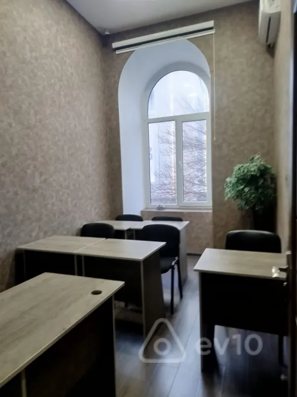 Kirayə verilir 5 otaqlı ofis 110 m²