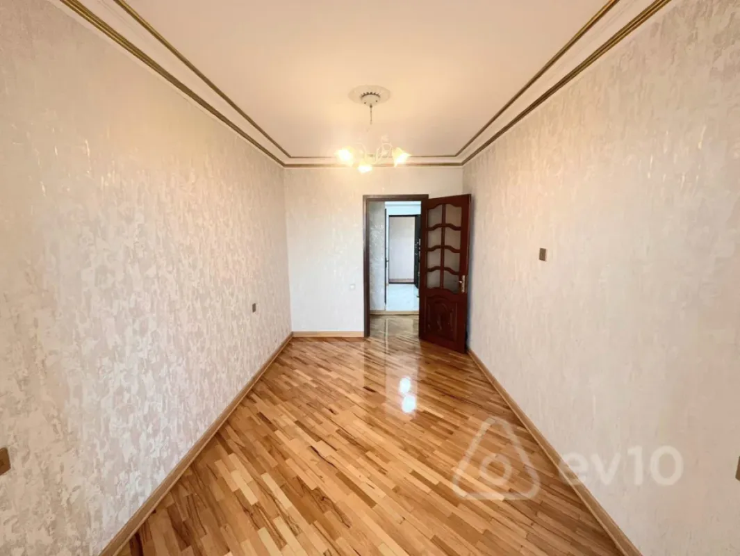 Satılır 2 otaqlı köhnə tikili 70 m²