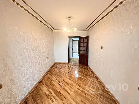 Satılır 2 otaqlı köhnə tikili 70 m²