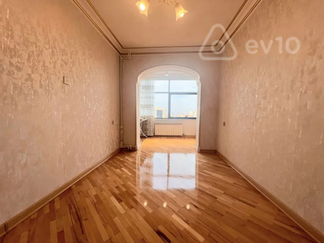 Satılır 2 otaqlı köhnə tikili 70 m²