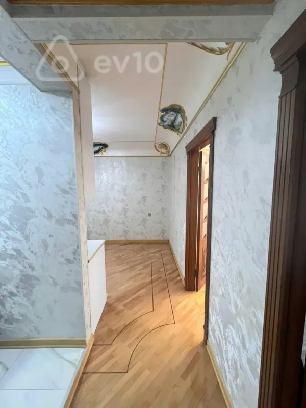 Satılır 2 otaqlı köhnə tikili 70 m²