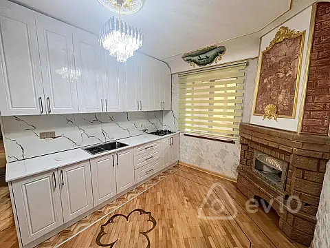 Satılır 2 otaqlı köhnə tikili 70 m²