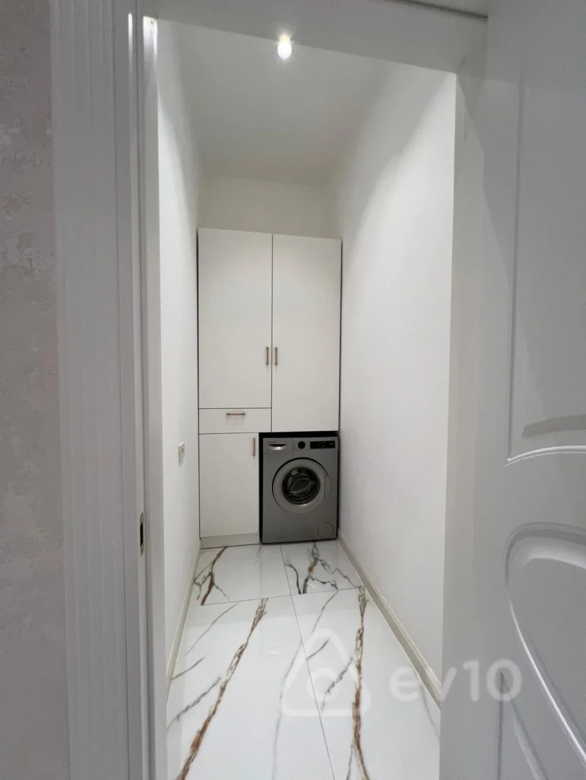 Kirayə verilir 2 otaqlı yeni tikili 81 m²