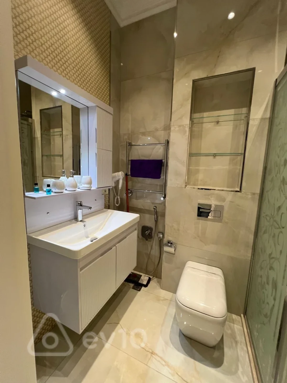 Kirayə verilir 2 otaqlı yeni tikili 81 m²