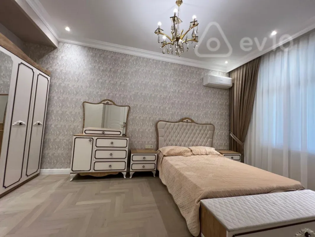 Kirayə verilir 2 otaqlı yeni tikili 81 m²