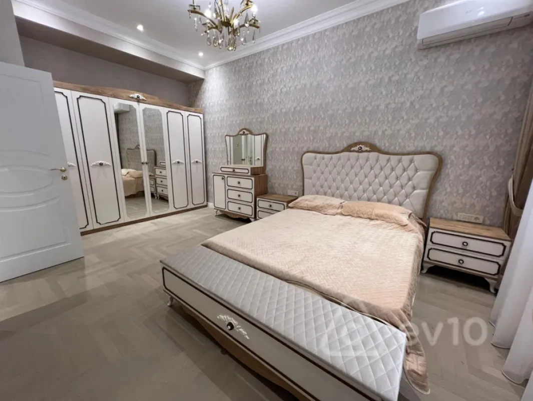 Kirayə verilir 2 otaqlı yeni tikili 81 m²