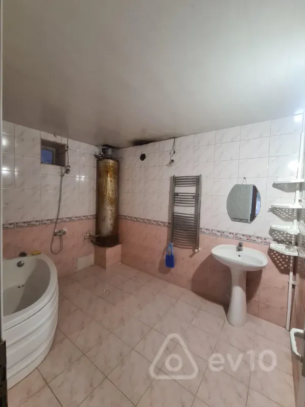 Kirayə verilir 2 otaqlı yeni tikili 85 m²