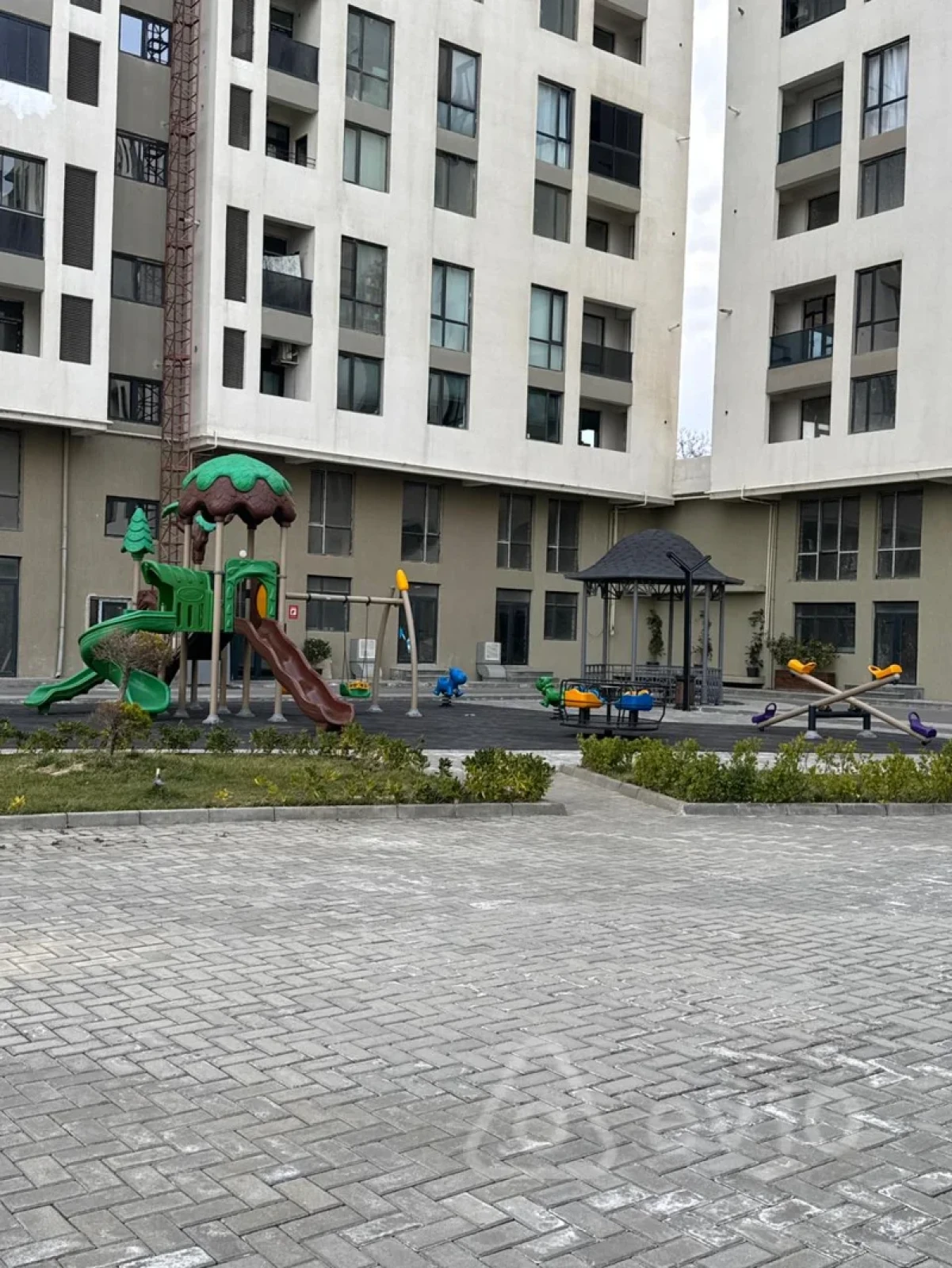 Satılır 3 otaqlı yeni tikili 107.5 m²