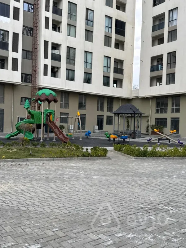 Satılır 3 otaqlı yeni tikili 107.5 m²