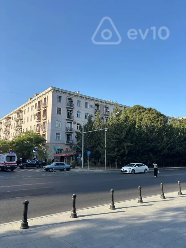 Satılır 3 otaqlı köhnə tikili 100 m²