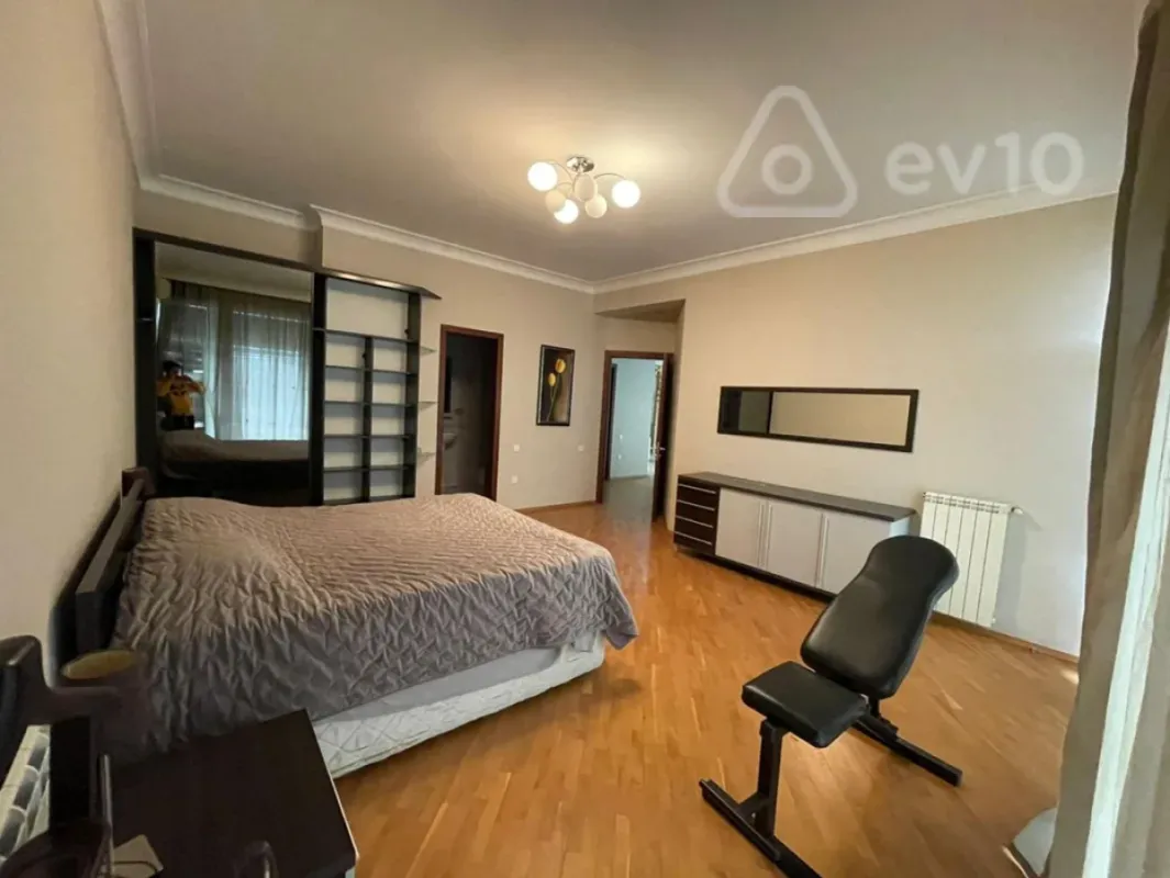 Kirayə verilir 3 otaqlı yeni tikili 400 m²