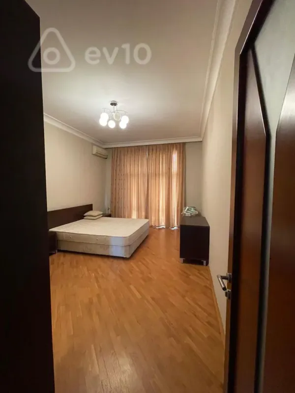 Kirayə verilir 3 otaqlı yeni tikili 400 m²