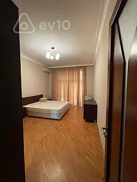 Kirayə verilir 3 otaqlı yeni tikili 400 m²