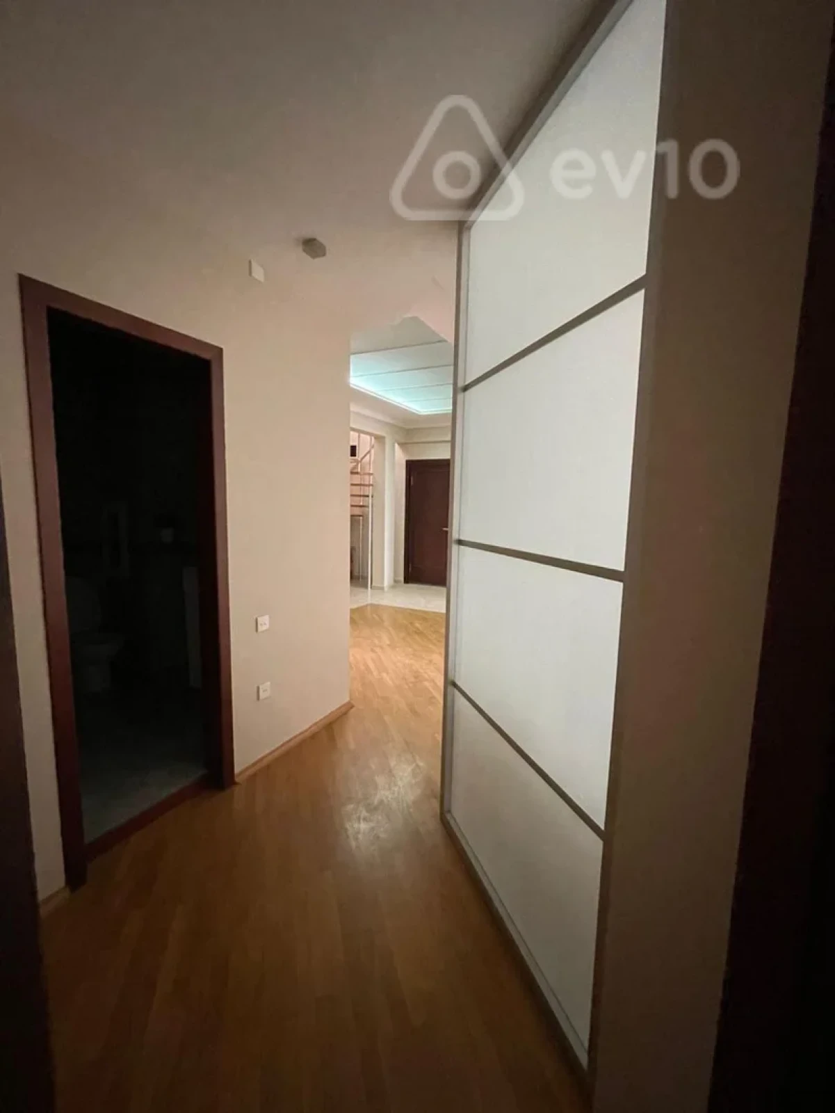 Kirayə verilir 3 otaqlı yeni tikili 400 m²