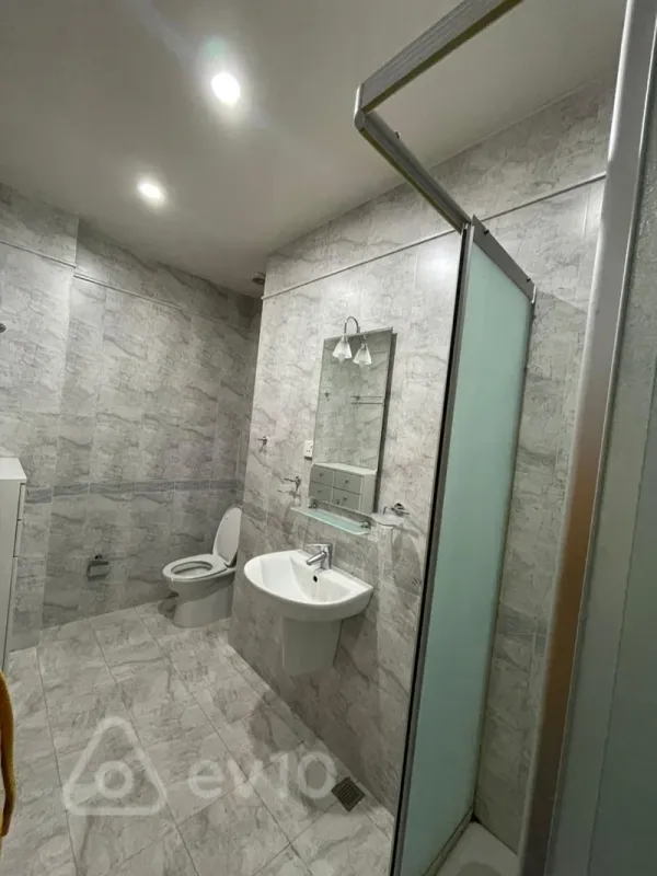 Kirayə verilir 3 otaqlı yeni tikili 400 m²