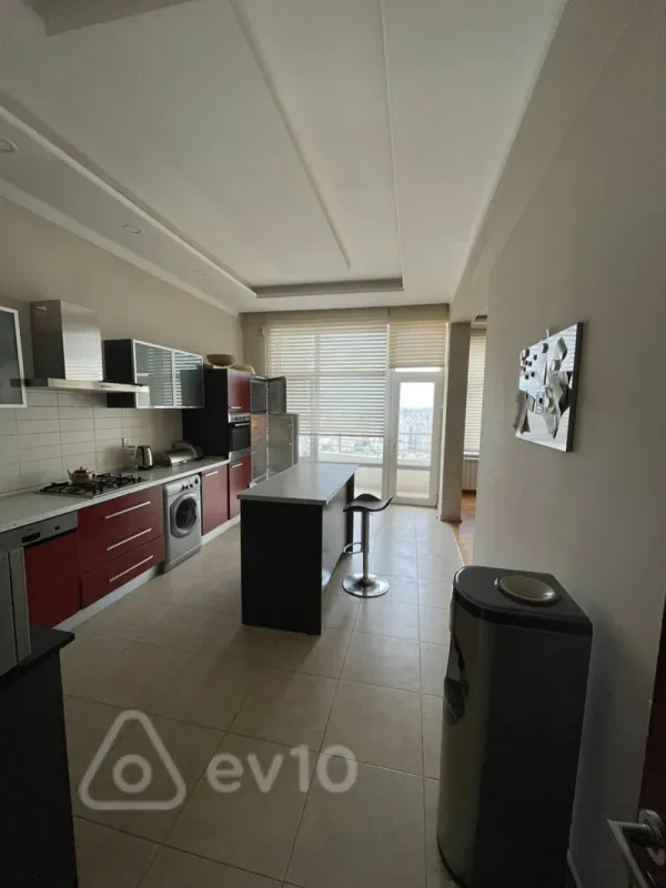 Kirayə verilir 3 otaqlı yeni tikili 400 m²