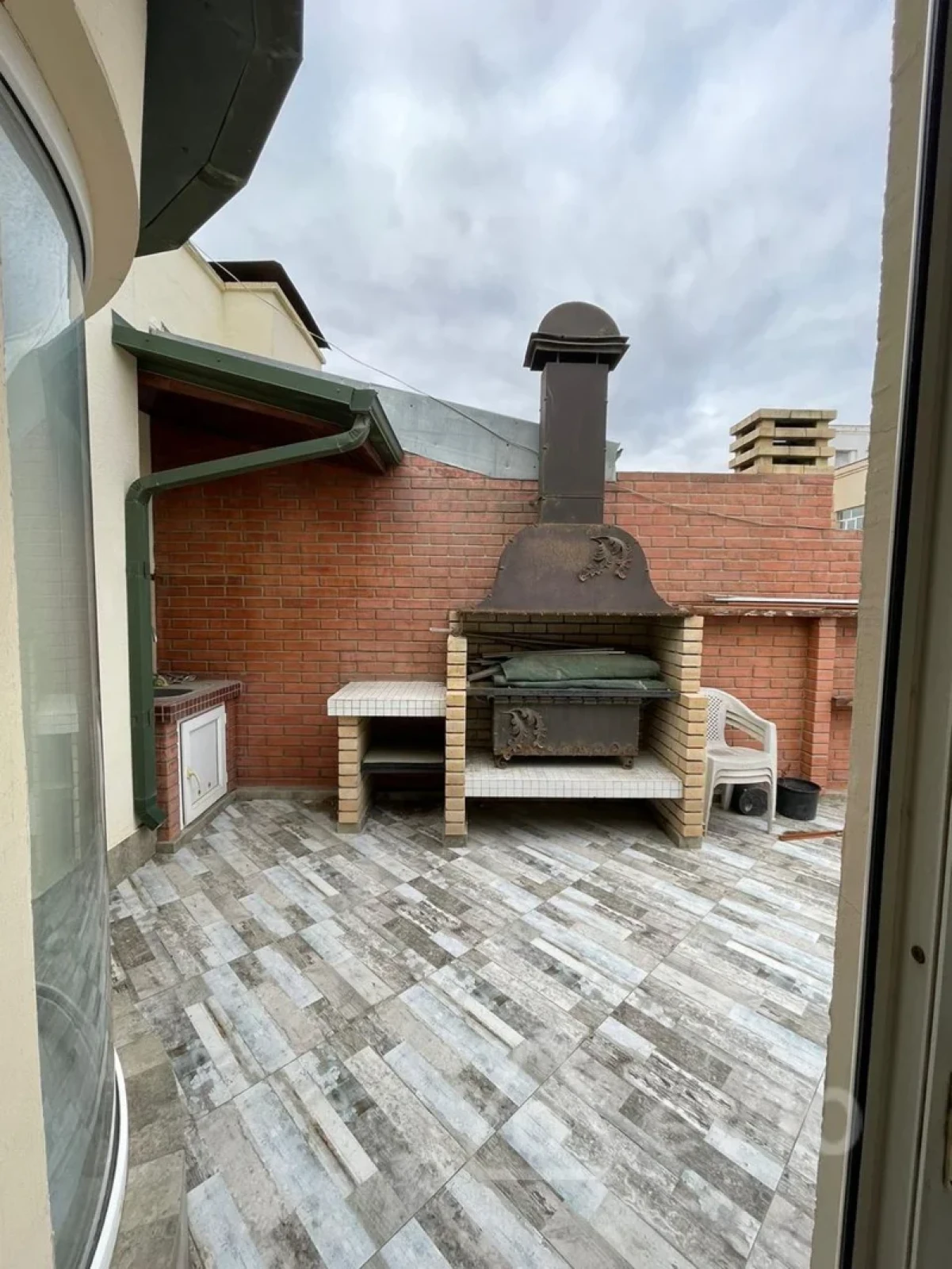 Kirayə verilir 3 otaqlı yeni tikili 400 m²