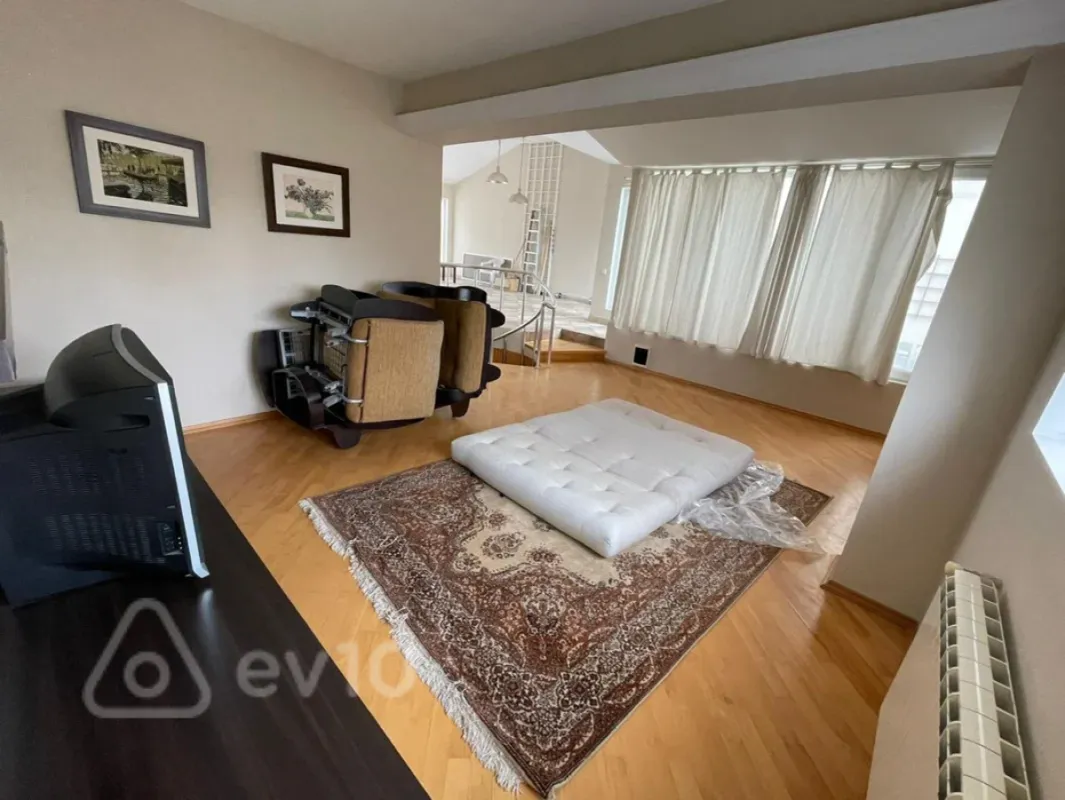 Kirayə verilir 3 otaqlı yeni tikili 400 m²