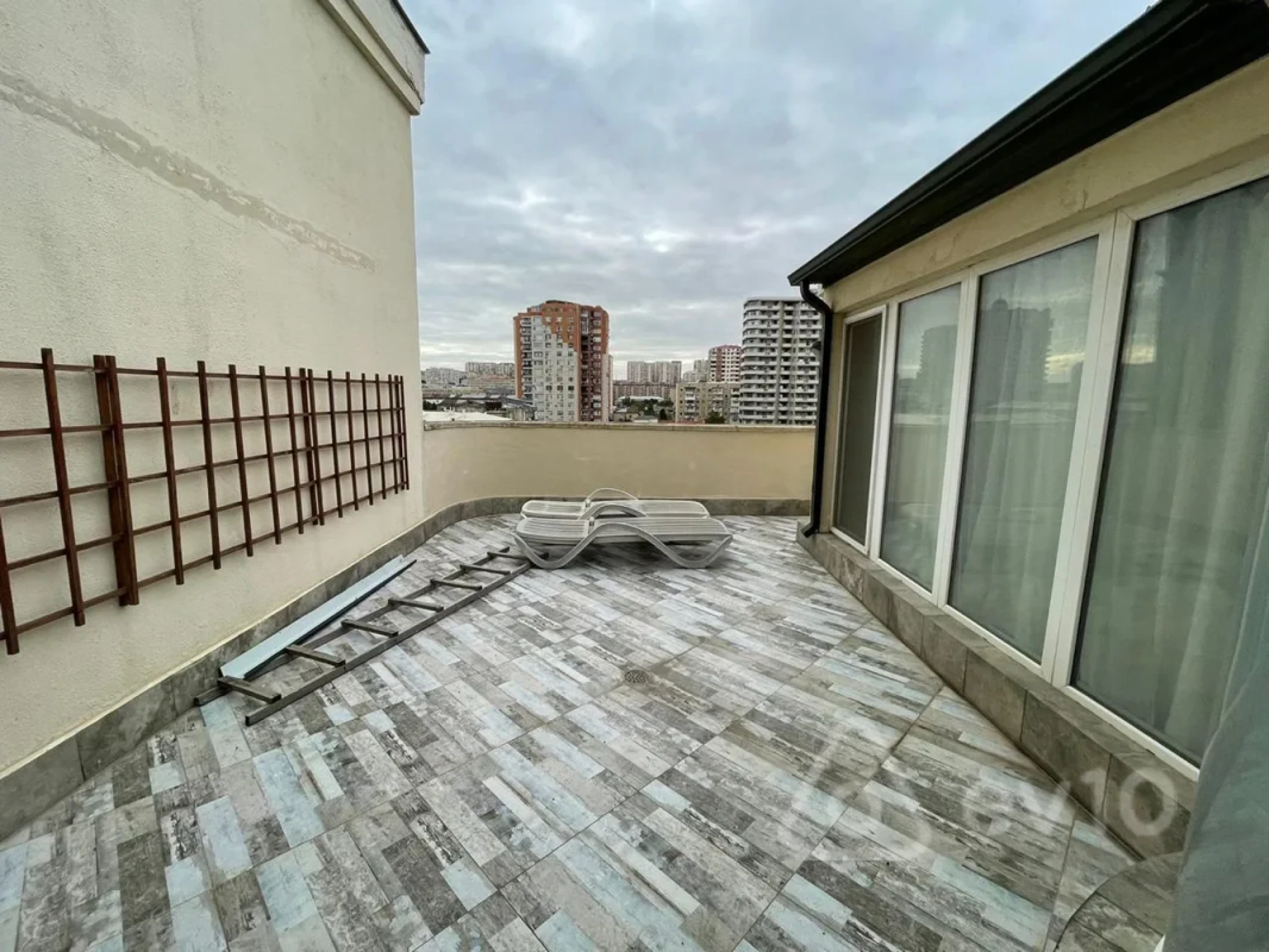 Kirayə verilir 3 otaqlı yeni tikili 400 m²