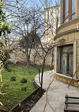 Kirayə verilir 12 otaqlı həyət evi 700 m²