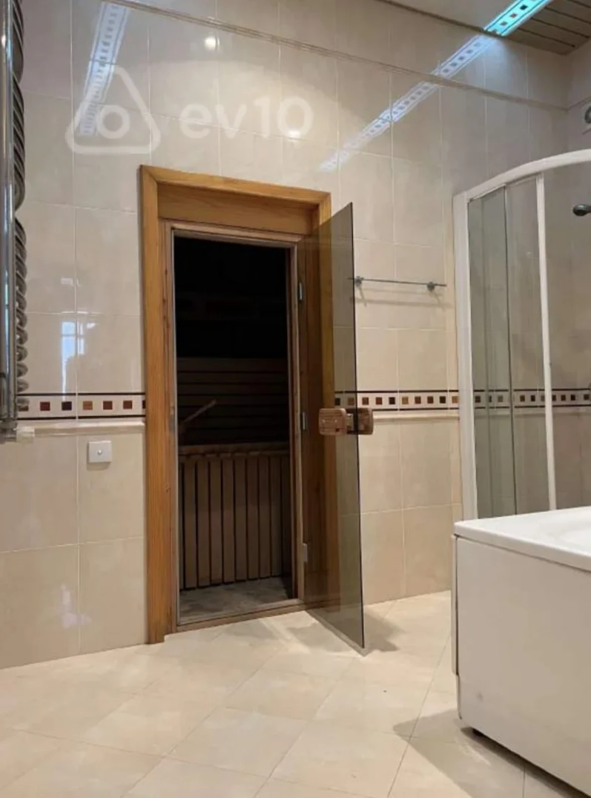 Kirayə verilir 12 otaqlı həyət evi 700 m²