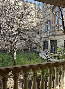 Kirayə verilir 12 otaqlı həyət evi 700 m²