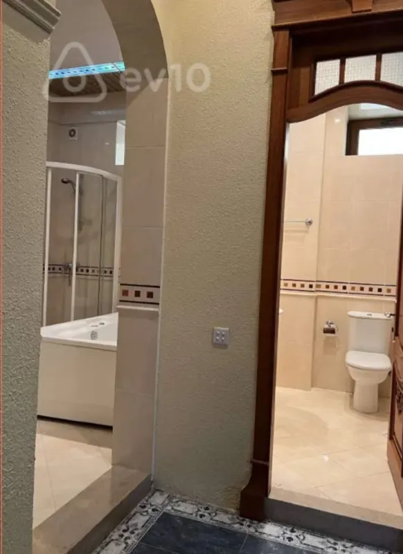 Kirayə verilir 12 otaqlı həyət evi 700 m²
