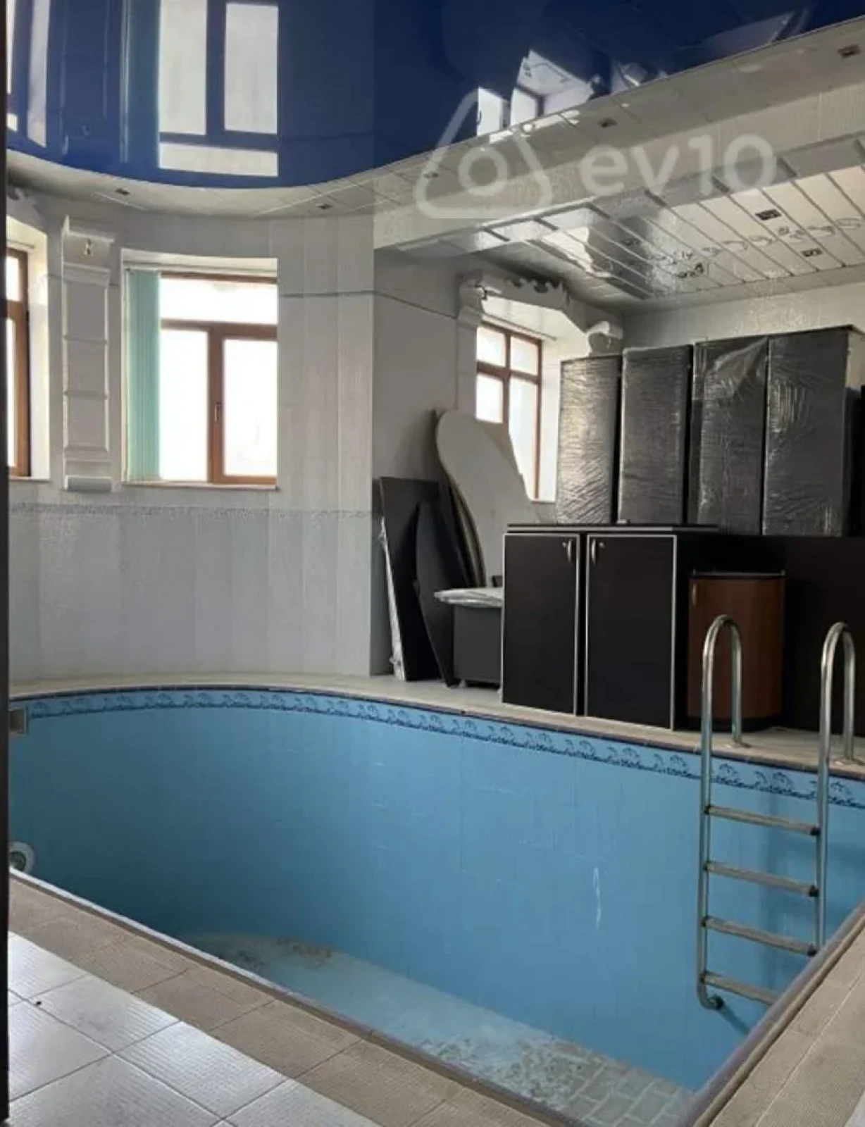 Kirayə verilir 12 otaqlı həyət evi 700 m²