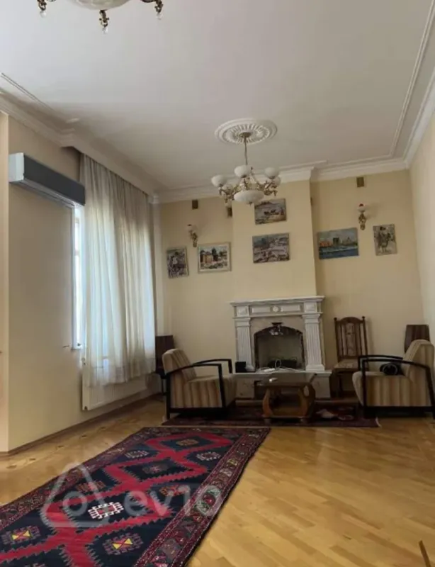 Kirayə verilir 12 otaqlı həyət evi 700 m²