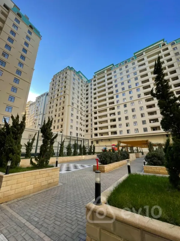 Satılır 4 otaqlı yeni tikili 215 m²