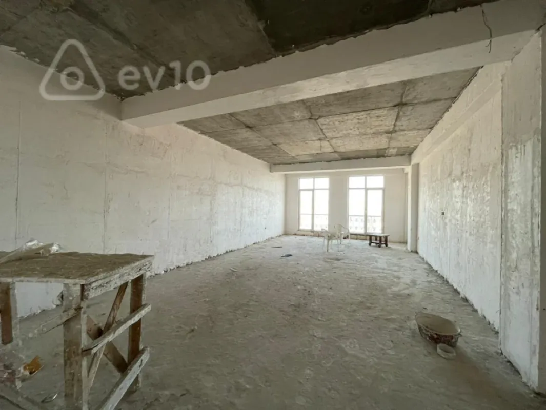 Satılır 4 otaqlı yeni tikili 215 m²