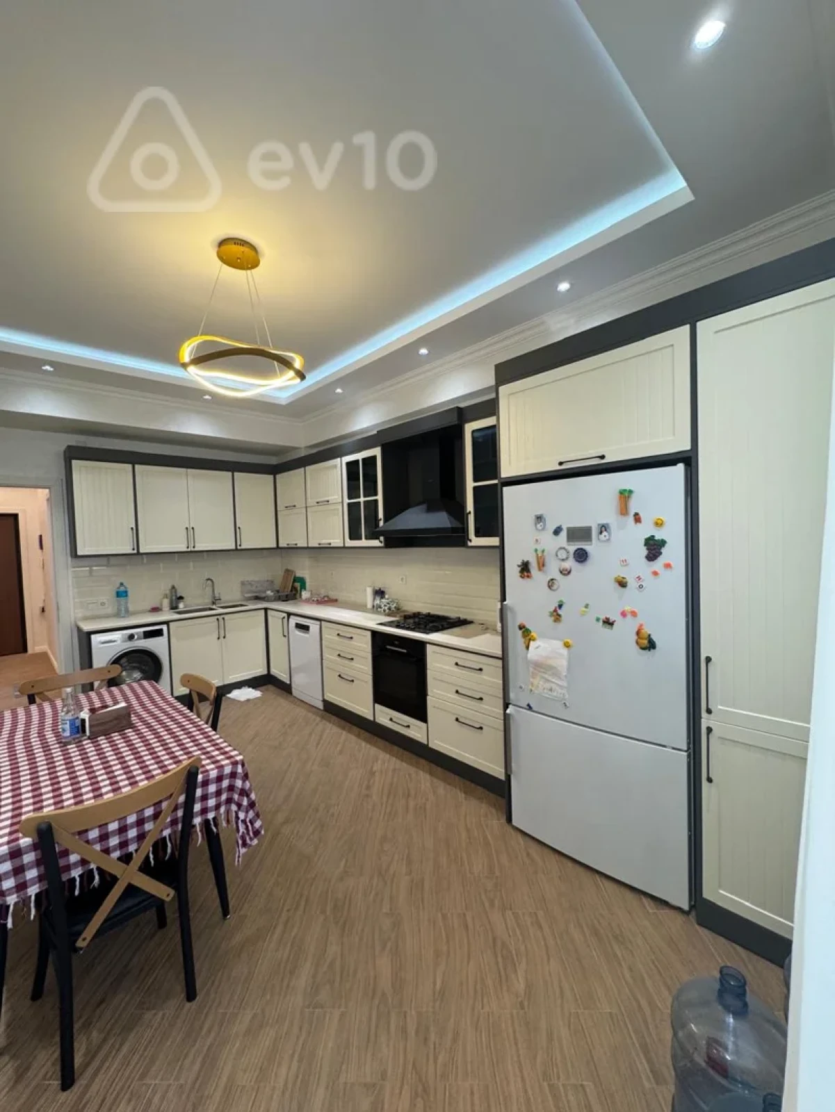 Satılır 3 otaqlı yeni tikili 141 m²