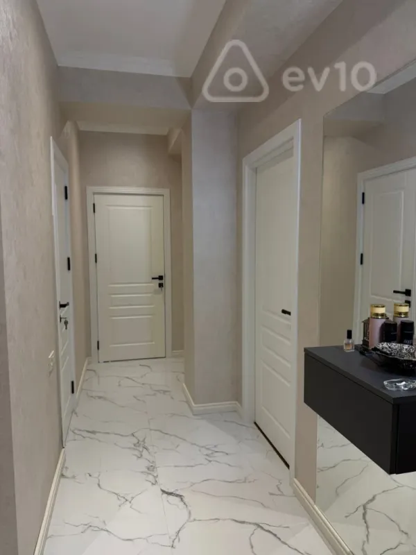 Satılır 2 otaqlı yeni tikili 72 m²