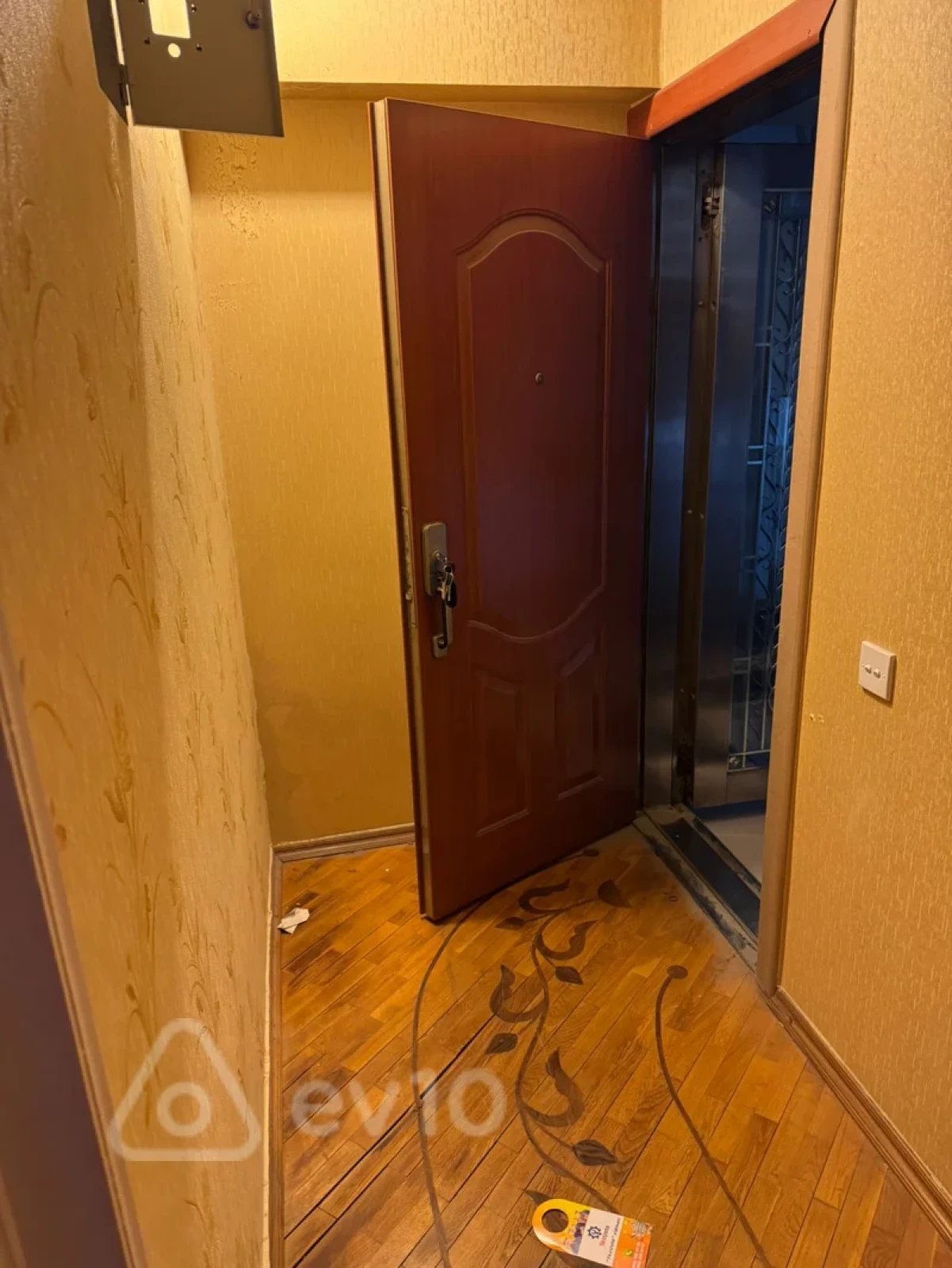 Satılır 2 otaqlı köhnə tikili 75 m²