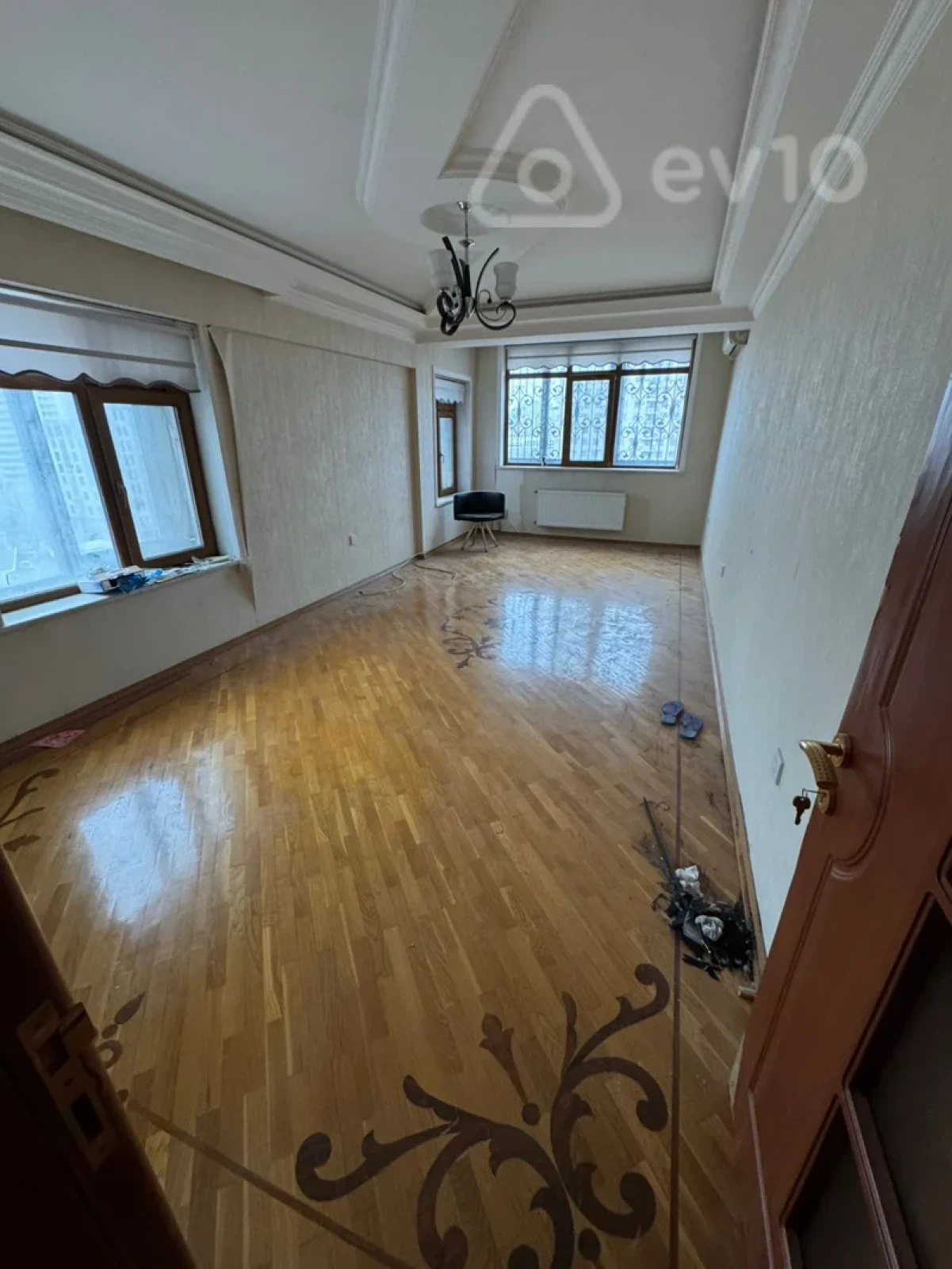 Satılır 2 otaqlı köhnə tikili 75 m²