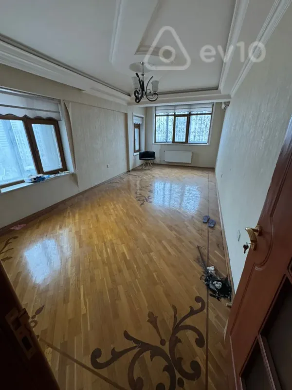 Satılır 2 otaqlı köhnə tikili 75 m²