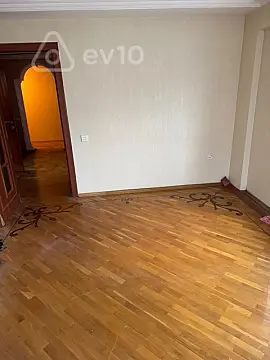 Satılır 2 otaqlı köhnə tikili 75 m²