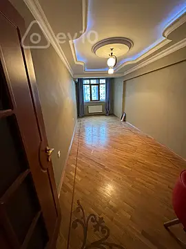 Satılır 2 otaqlı köhnə tikili 75 m²