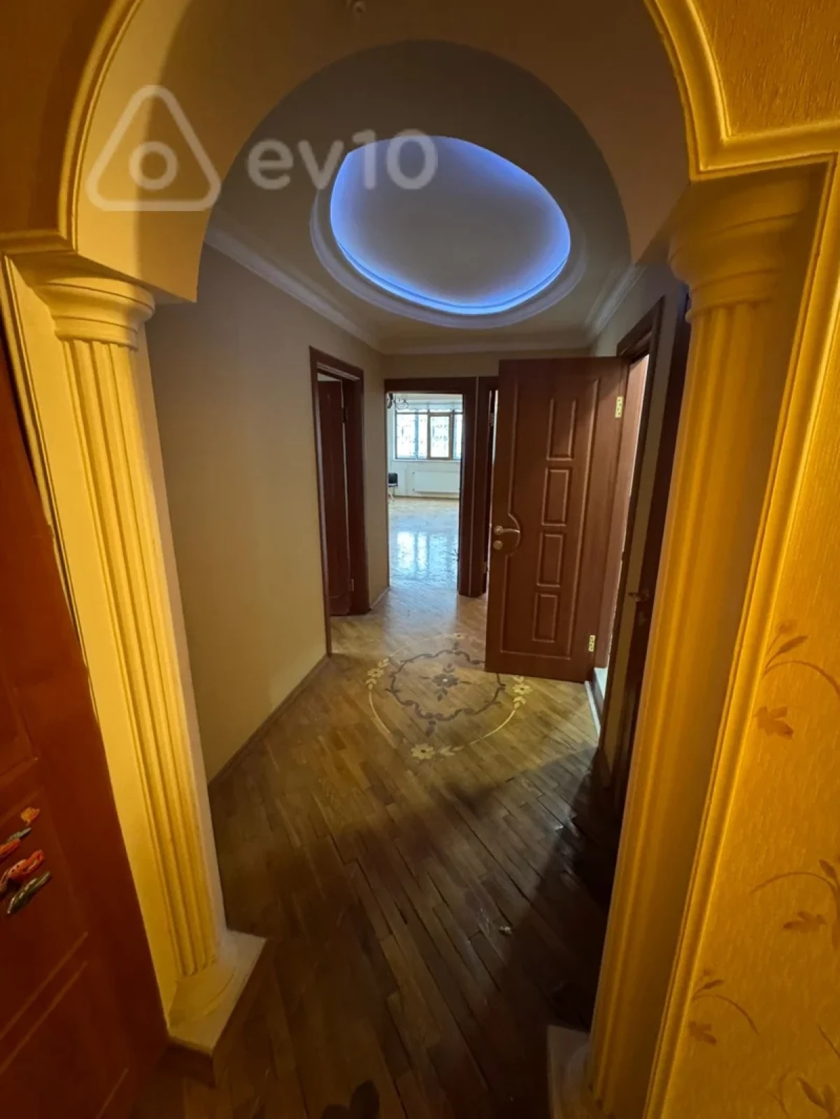 Satılır 2 otaqlı köhnə tikili 75 m²