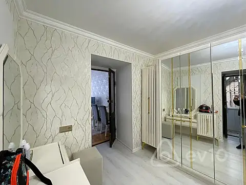 Satılır 2 otaqlı köhnə tikili 73 m²