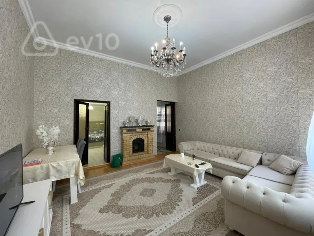 Satılır 2 otaqlı köhnə tikili 73 m²