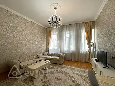 Satılır 2 otaqlı köhnə tikili 73 m²