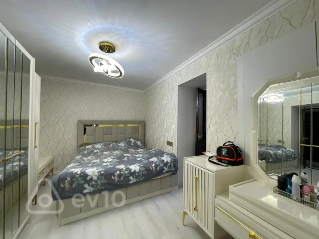 Satılır 2 otaqlı köhnə tikili 73 m²